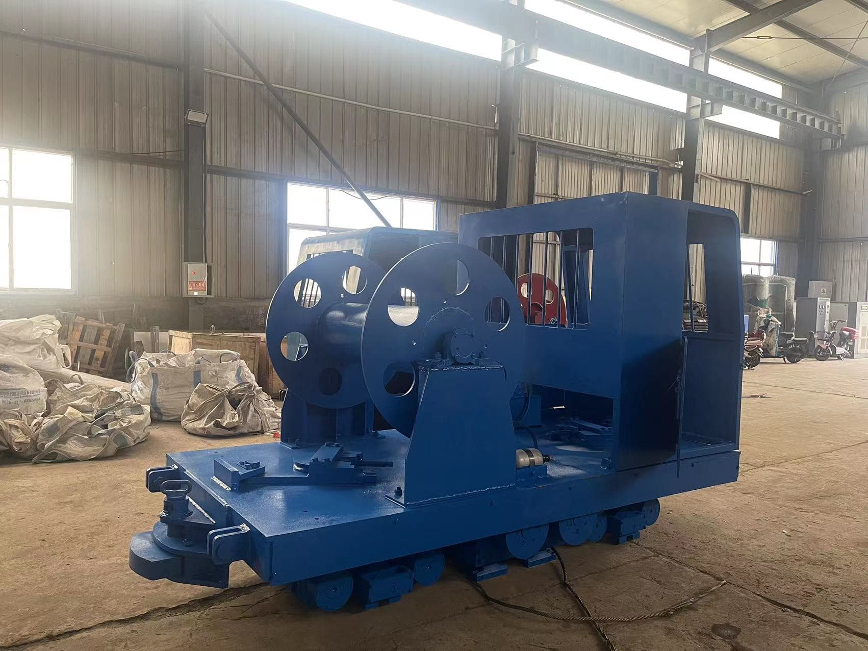 煤矿井下钢丝绳牵引普轨卡轨车